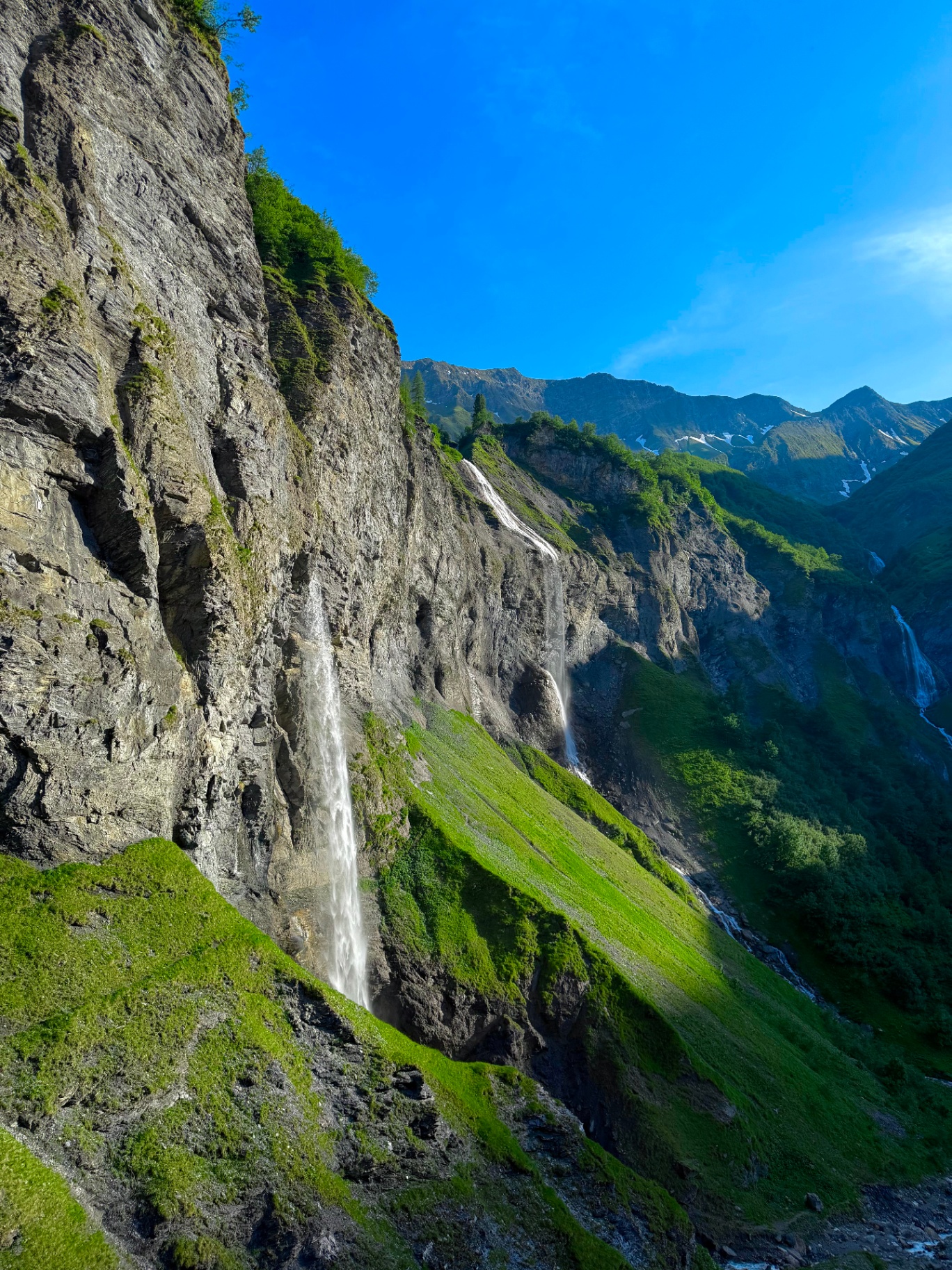 Waterfall Arena Batöni